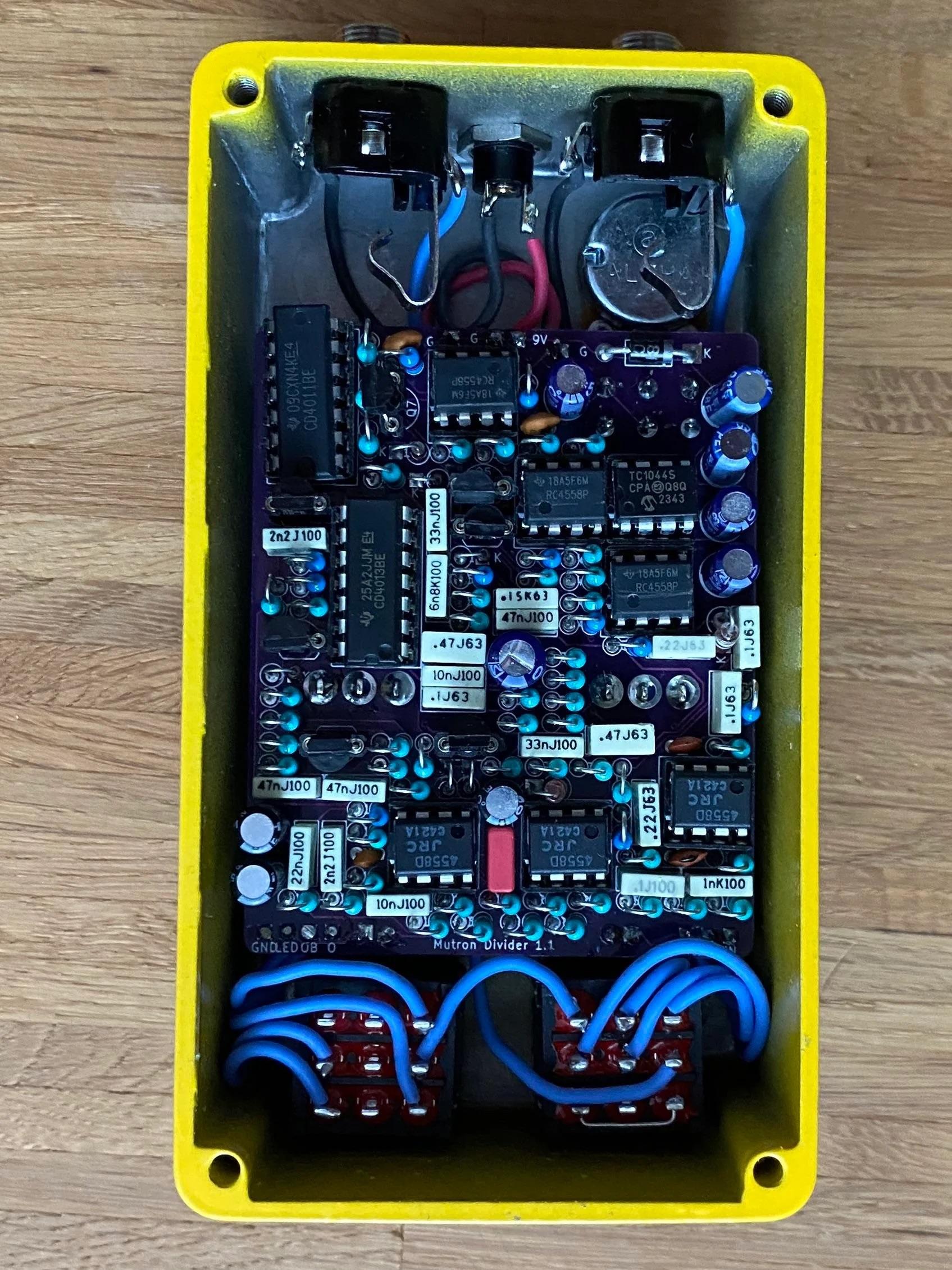 Mu-Tron Octave Divider front